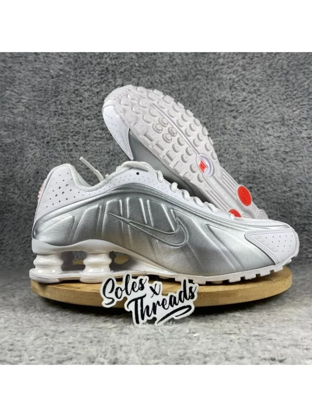 Nike Shox R4 White Metallic Silver Size 7.5 Women Sneakers AR3565-101